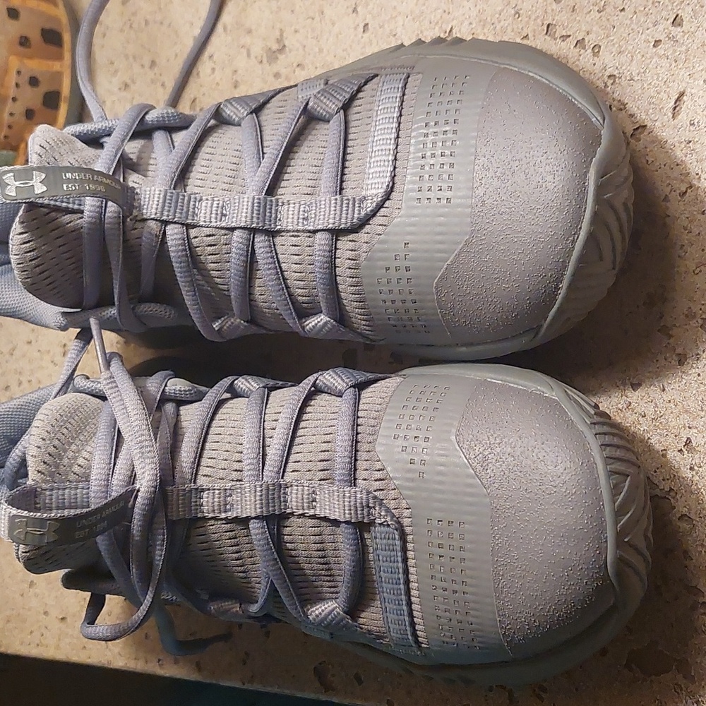 Underamour 7.5 walking shoes
